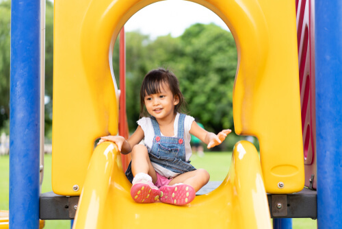מתקני חצר לילדים בבית